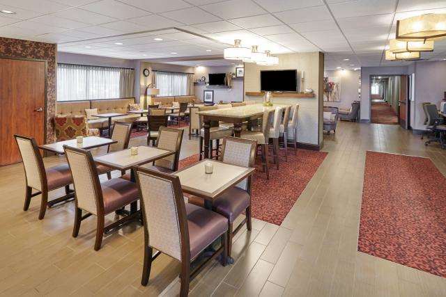Hampton Inn East Peoria Interior photo